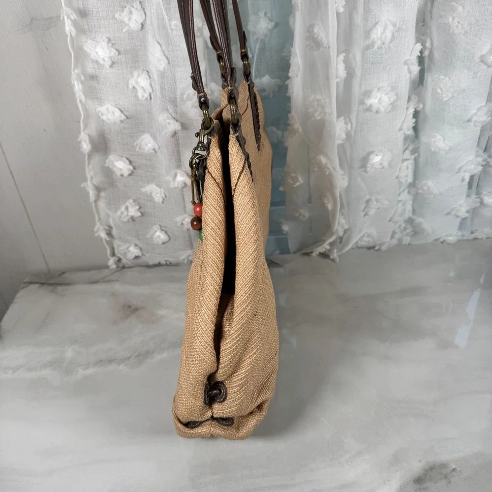 Fossil woven straw